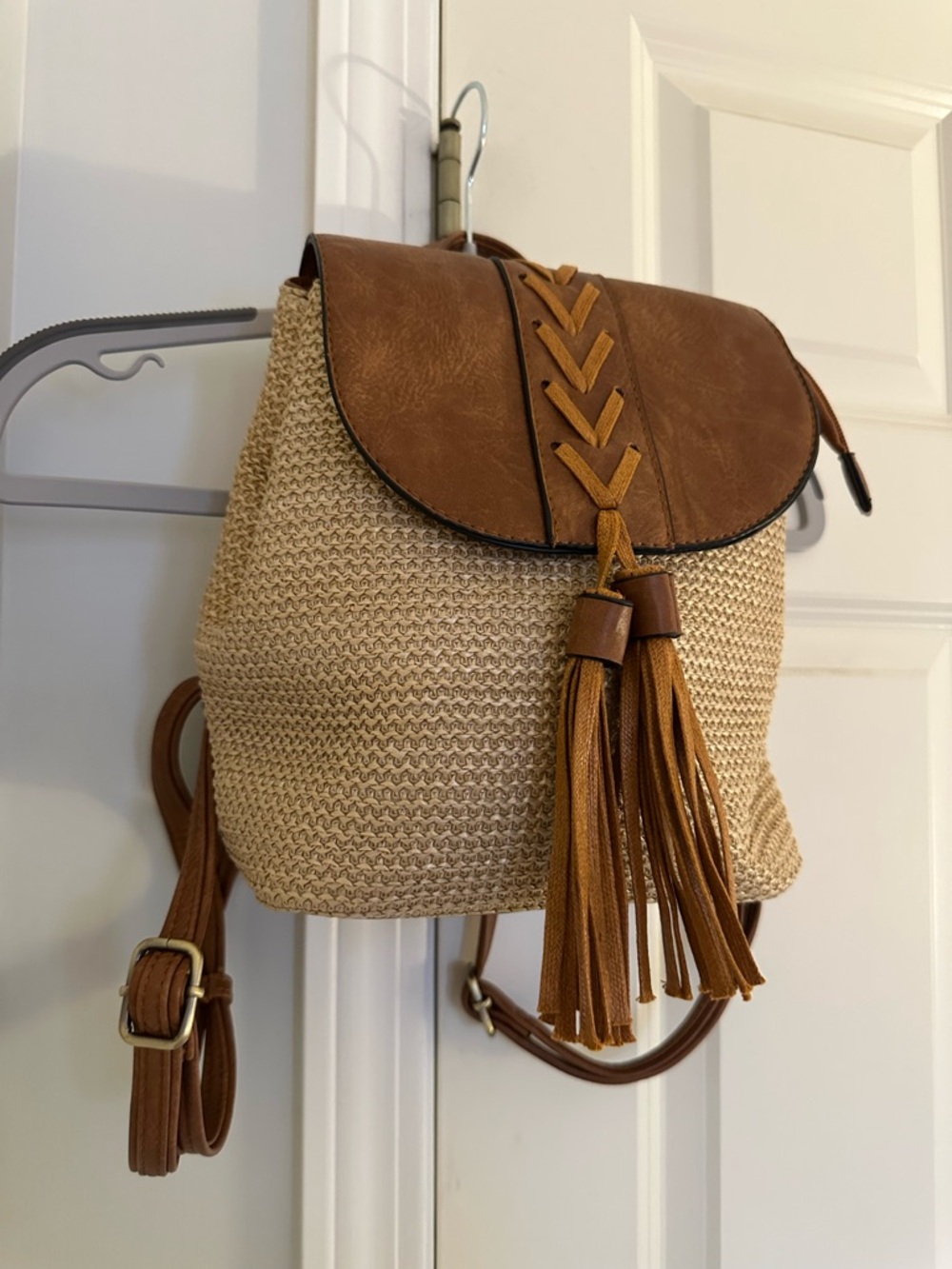 Raffia and Vegan Leather Backpack - Picture 14 of 16